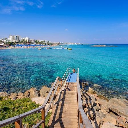 Villa Meredith Паралімні Екстер'єр фото